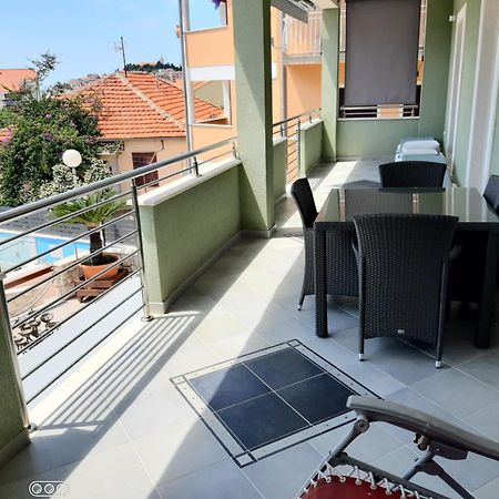 -Villa Sjor -Primosten-Apartmani- Has 2 Large Apartments And 2 Smaller Ones -Primosten Lokvice 6 Екстер'єр фото
