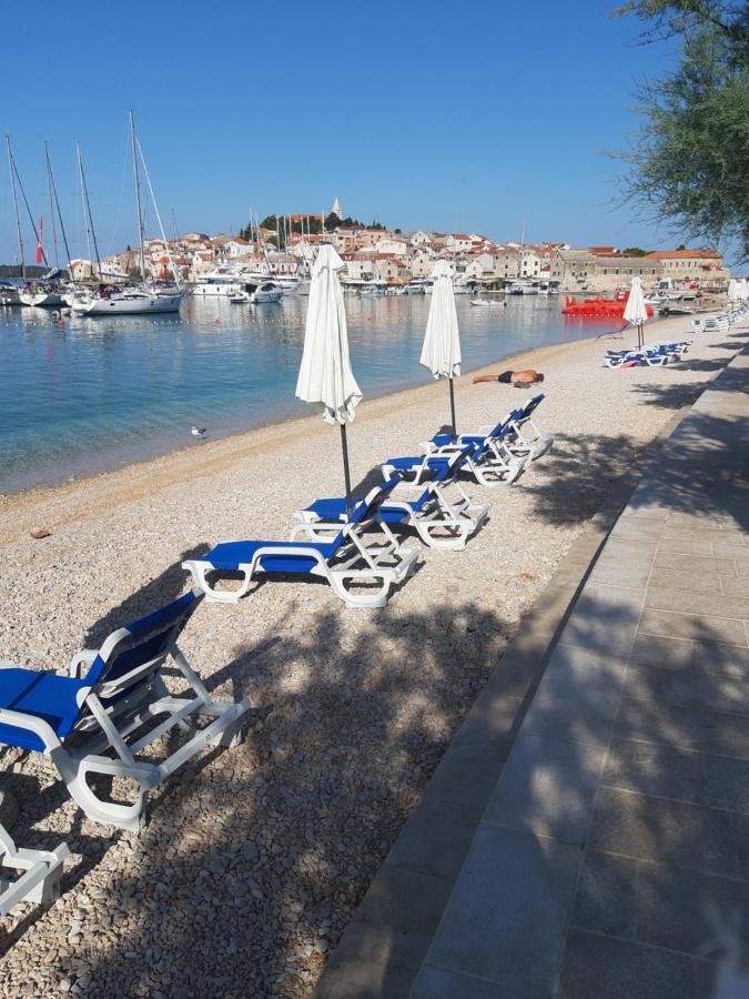 -Villa Sjor -Primosten-Apartmani- Has 2 Large Apartments And 2 Smaller Ones -Primosten Lokvice 6 Екстер'єр фото