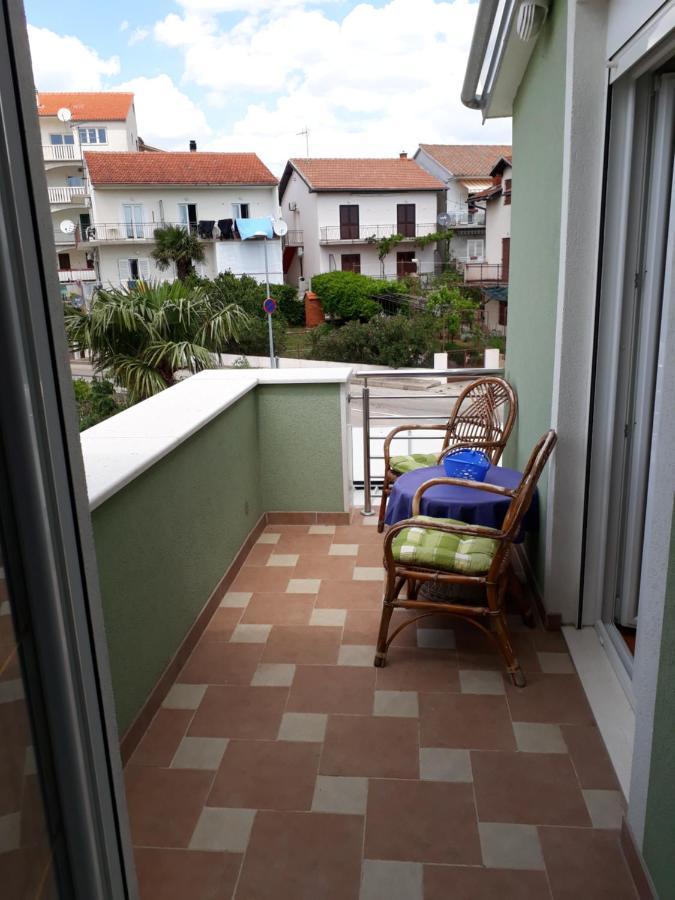 -Villa Sjor -Primosten-Apartmani- Has 2 Large Apartments And 2 Smaller Ones -Primosten Lokvice 6 Екстер'єр фото