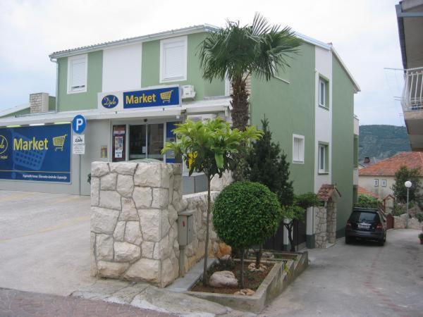 -Villa Sjor -Primosten-Apartmani- Has 2 Large Apartments And 2 Smaller Ones -Primosten Lokvice 6 Екстер'єр фото