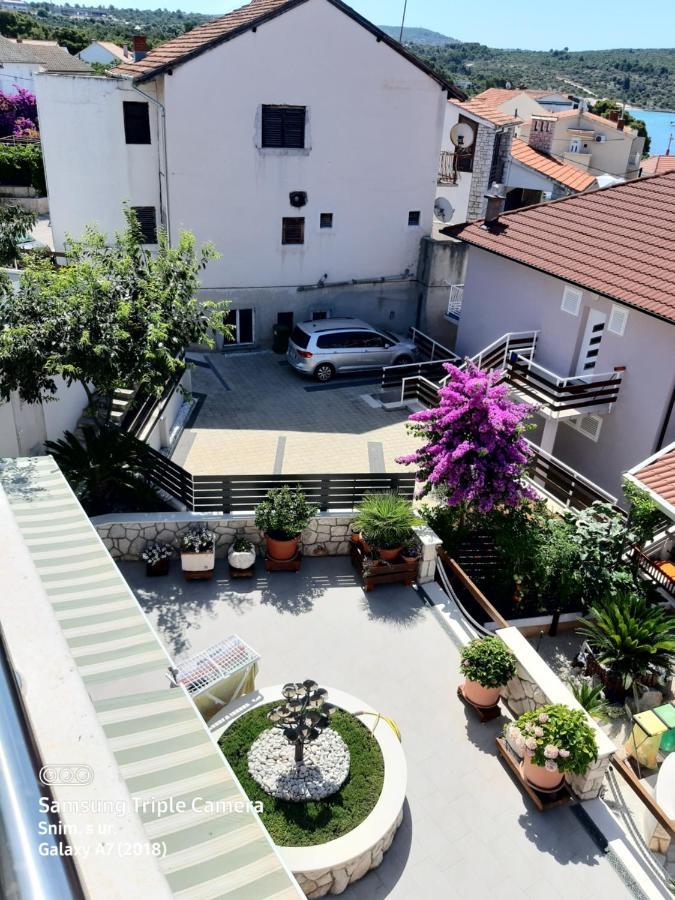 -Villa Sjor -Primosten-Apartmani- Has 2 Large Apartments And 2 Smaller Ones -Primosten Lokvice 6 Екстер'єр фото
