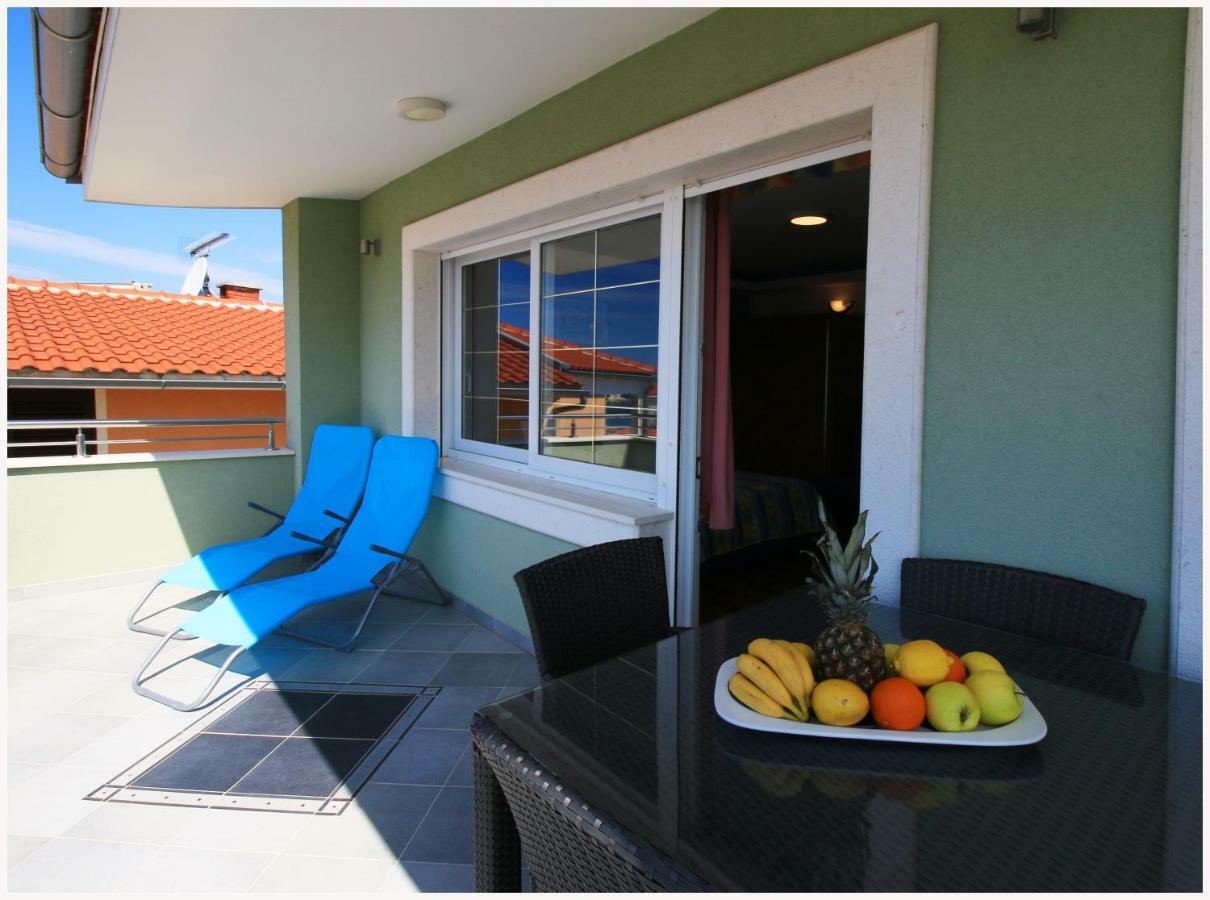 -Villa Sjor -Primosten-Apartmani- Has 2 Large Apartments And 2 Smaller Ones -Primosten Lokvice 6 Екстер'єр фото