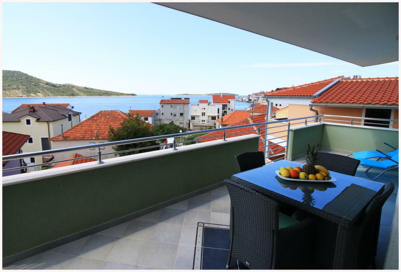 -Villa Sjor -Primosten-Apartmani- Has 2 Large Apartments And 2 Smaller Ones -Primosten Lokvice 6 Екстер'єр фото